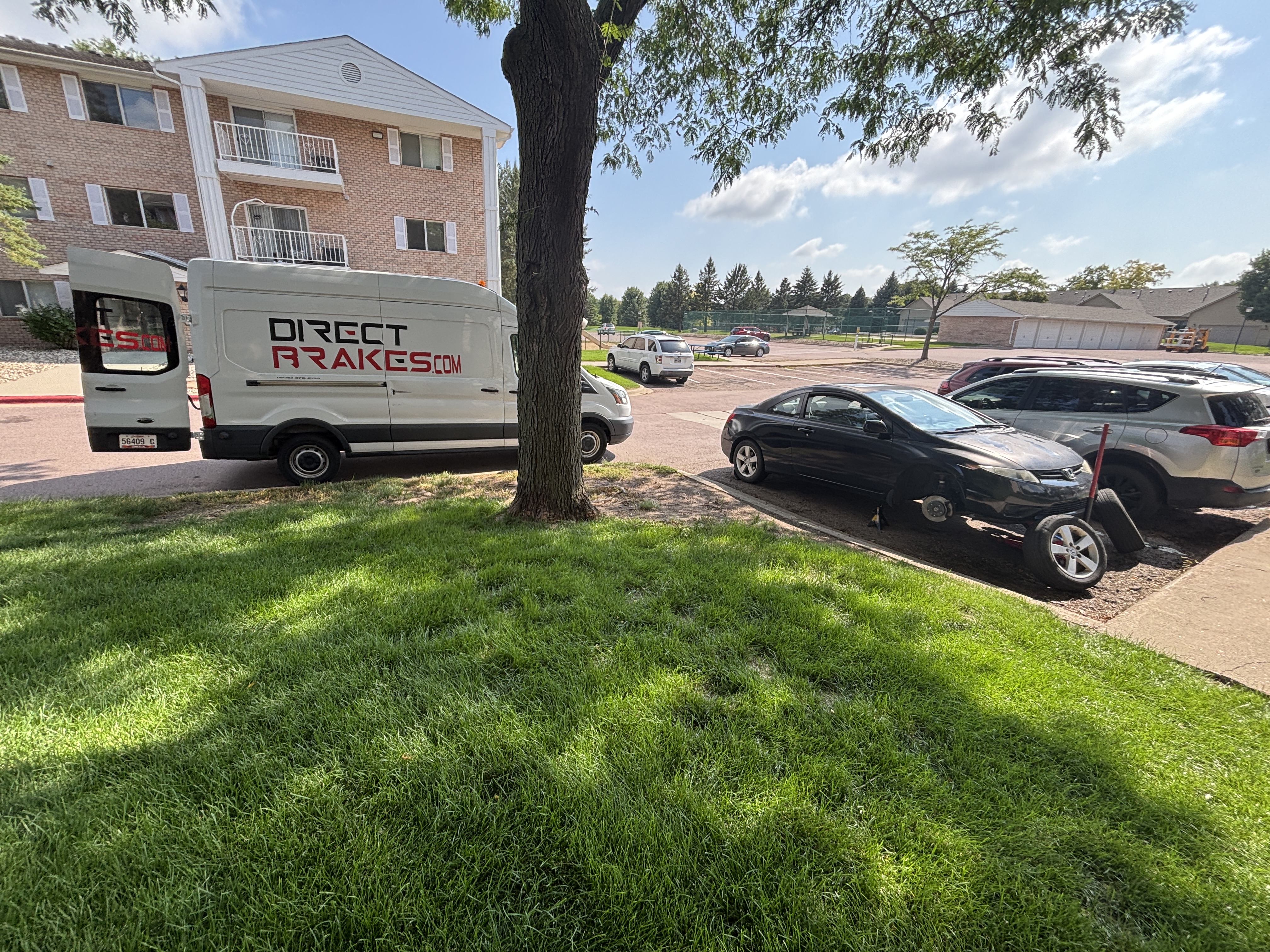 Sioux Falls customer getting mobile brake service at their workplace